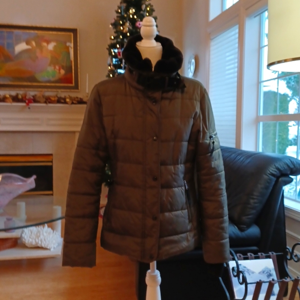 S 13/NYC Puffer Jacket Size Med, Olive Green with Faux Brown Fur Collar - Picture 2 of 6